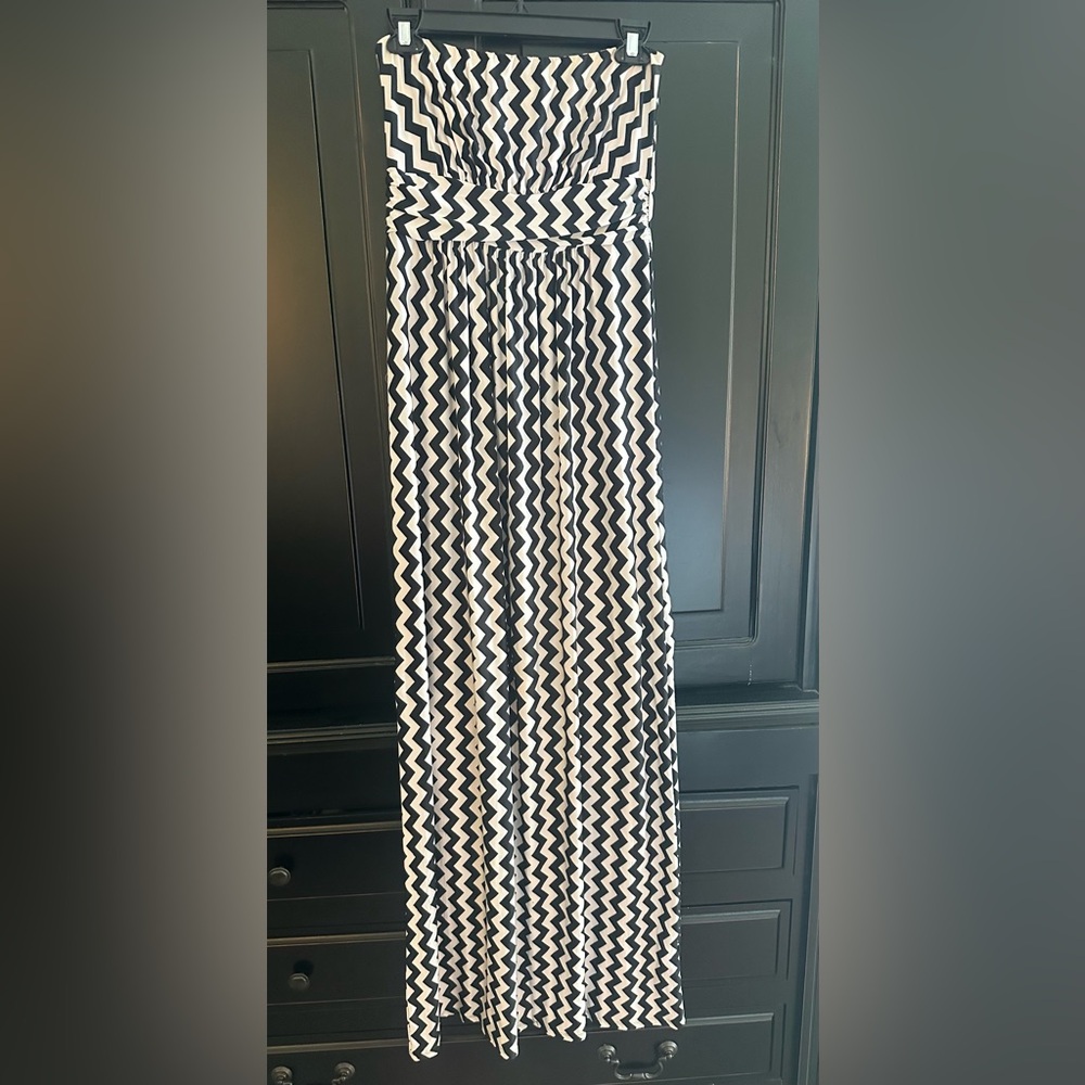 Fashionomics Black and White chevron Maxi Dress